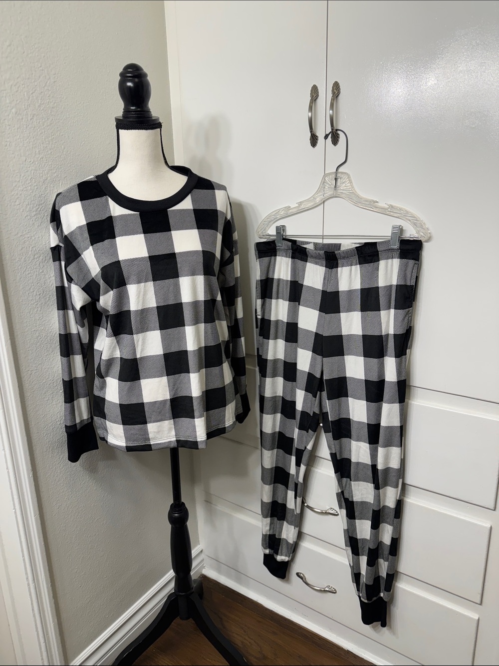 NWT Joyspun Black & White Buffalo Check Pajama Set